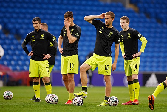 �e�tí fotbalisté na rozcvi�ce p�ed zápasem kvalifikace mistrovství sv�ta ve...