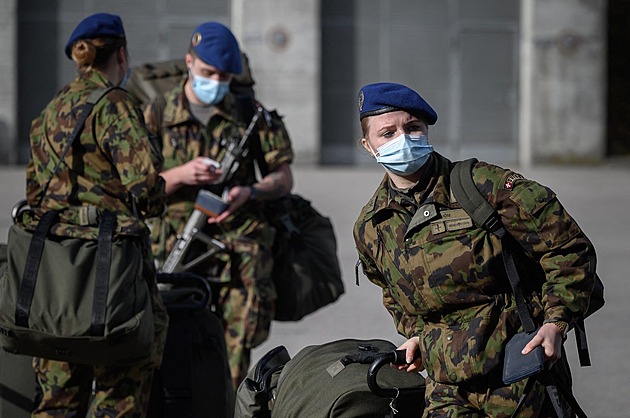 Koketuje Švýcarsko s NATO? Část obyvatel si sblížení přeje, odhalil průzkum