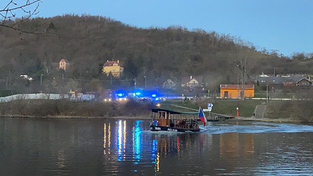 Záchrana dvou topících se mu z Vltavy v Praze (31.3.2021)