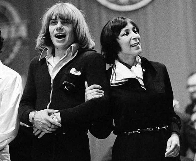 Měl hlas jako zvon, až se země třásla. V reedici vyšla dvě alba Jiřího Schelingera