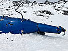 Trosky helikoptéry, která havarovala na Aljace a v ní spolu s dalími lidmi...