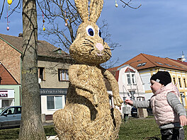 Velikonoční výzdoba se líbí především dětem. Často se u ní zastavují rodiny s...