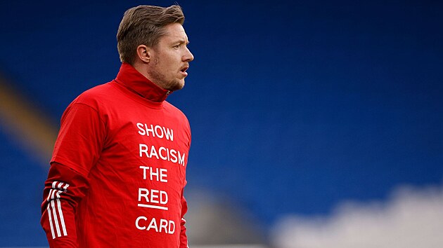 Ukažte rasismu červenou kartu. Vzkaz velšských reprezentantů před zápasem proti Česku, na snímku Wayne Hennessey.
