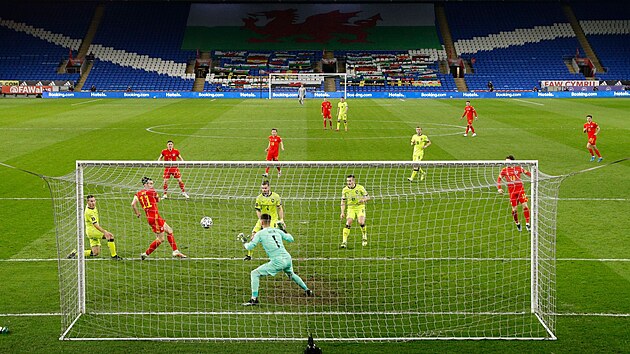 Největší šance Walesu v prvním poločase utkání proti Česku. Garetha Balea, domácí hvězdu, vychytal brankář Tomáš Vaclík.