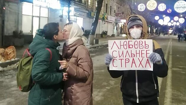 Za tuto fotografii uloil soud spolupracovnici Alexeje Navalnho pokutu. (30. bezna 2021)