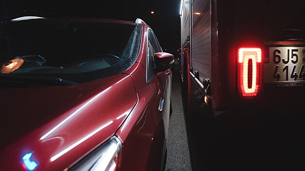 Na problém se zaparkovanými vozy ukázala i únorová zkouška průjezdnosti třebíčských sídlišť. Do některých ulic se hasiči se zásahovým vozem kvůli špatně zaparkovaným autům vůbec nedostali.