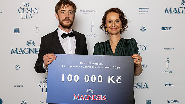 Cenu Magnesia za nejlepší studentský film udílenou v rámci Českých lvů předala Adamu Martincovi herečka Lenka Vlasáková.
