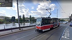 Jeden �len skupiny se pochlubil tramvají pod Vy�ehradem.