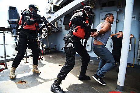 Cviené nigerijského námonictva v boji proti pirátm