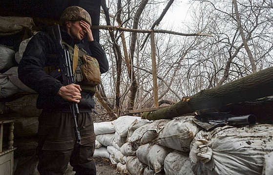 len ukrajinských ozbrojených sil poblí msta Zolote v Luhanské oblasti na...