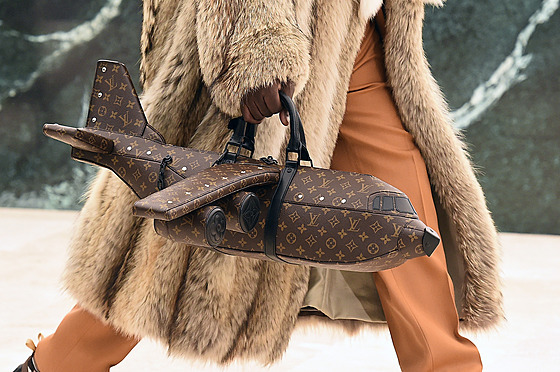Kabelka módní znaky Louis Vuitton ve tvaru letadla