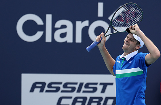 Polský tenista Hubert Hurkacz se raduje na turnaji v Miami.