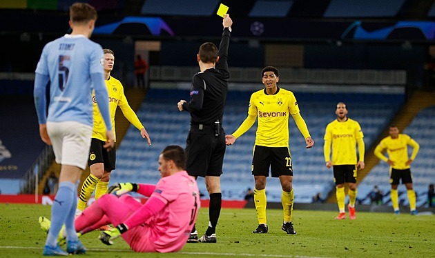 Brutálně krutý večer Dortmundu na City: příliš horlivý sudí a gól v závěru