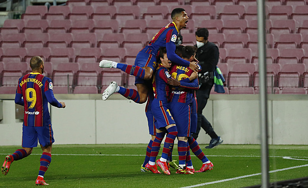 Barcelona se s Valladolidem trápila, spasil ji v poslední minutě Dembélé