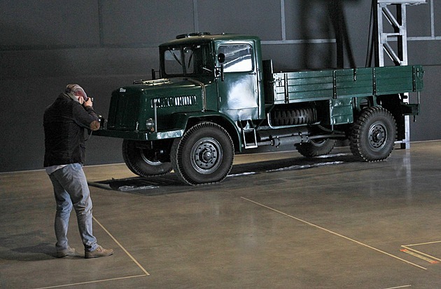 VIDEO: Stěhování historie. Nákladní automobily Tatry míří do nového muzea