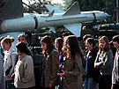 Den NATO 2002 v Ostrav na ern louce v centru msta. V pozad protiletadlov...