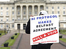 V Severním Irsku se opt rozhoely protesty. Snímek pochází z Belfastu. (8....