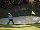Dustin Johnson pi tréninkovém kole na hiti v August ped golfovým Masters.
