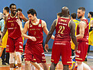 Svitavtí basketbalisté se radují po úspné akci v zápase s Olomouckem.