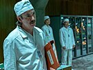 Britský herec Paul Ritter v seriálu ernobyl