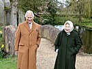 Princ Charles a královna Albta II. na zahrad Frogmore House (Windsor, 23....