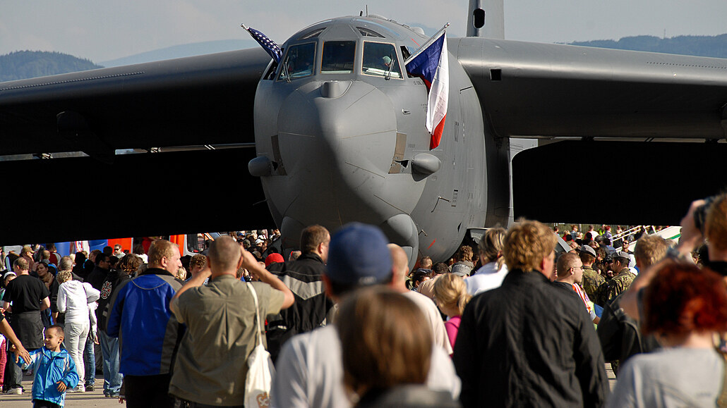 Premiéra ikonického amerického bombardéru B-52H Stratofortress na Dnech NATO v...