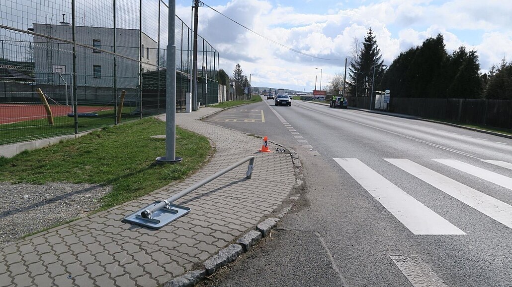 �idi�ka se v Ohu�ov� na Doma�licku ohlédla za policejní hlídkou a srazila...