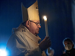 Mši sloužil kardinál Dominik Duka (na snímku). (3. dubna 2021)