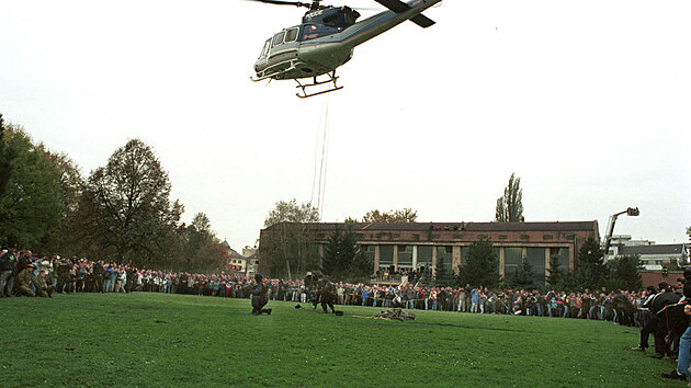 pln prvn Den NATO v Ostrav v roce 2001 na vstaviti ern louka v centru msta