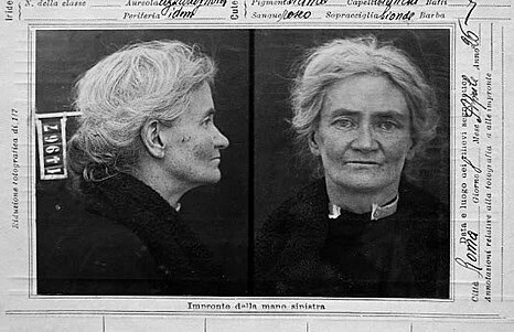 Policejn� fotografie Violet Gibsonov� po��zen� po zat�en� za pokus o atent�t.