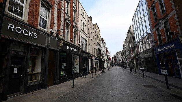 Prázdné ulice irského Dublinu. (1. března 2021)