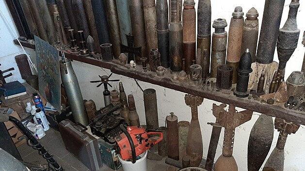 Velké překvapení zažili policisté v rekreační chatě na Brněnsku. Muž tam měl uschované stovky kusů munice z války, které policisté museli zlikvidovat.