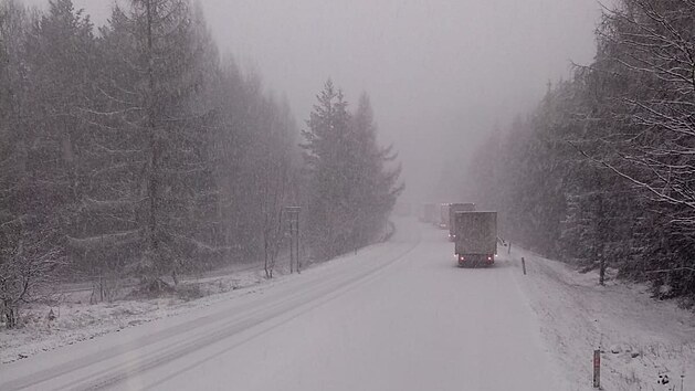 Provoz na silnici I/35 mezi Moravskou Tebovou a Mohelnic zablokovalo hust snen.