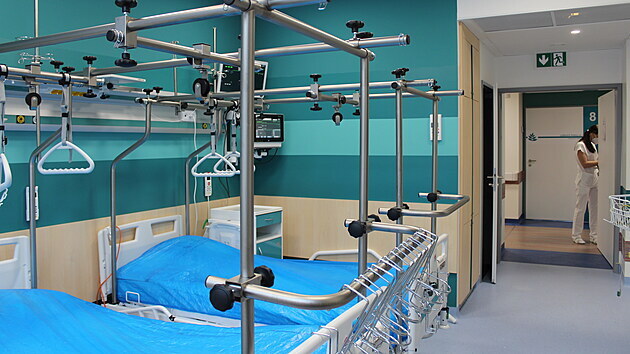 Jako první se do nových pavilonů náchodské nemocnice přestěhovalo ortopedické oddělení (6. 4. 2021).