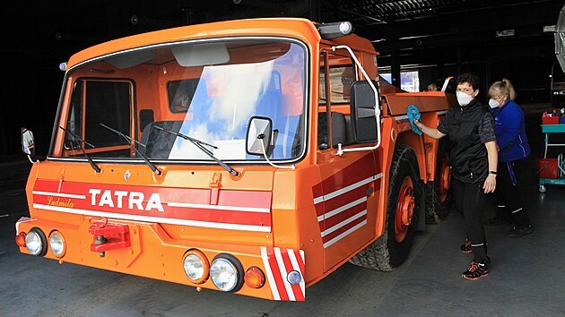 Během úterý se do muzea přestěhoval také letištní tahač Tatra 815 TPL 6x6. Třínápravový speciál vznikl v osmdesátých letech na základě požadavku Československých aerolinií.