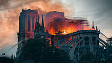Prezident Macron slíbil, e slavná katedrála Notre Dame, kde byl korunován i...