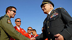 Legendární brit�tí Red Arrows na Dnu NATO v Ostrav� v roce 2006. První...