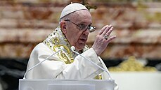 Pape Frantiek pronáí tradiní poselství Mstu a svtu (Urbi et Orbi) uvnit...