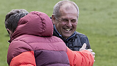 Jablonecký kou Petr Rada a jeho sparanský protjek Pavel Vrba v pátelském...