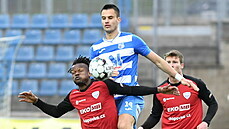 Emanuel Tolno (vlevo) z Táborska a Matyá� Písa�ka z Ústí bojují o mí�.