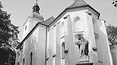 Chotovinský katolický fará peel ped 100 lety i s kostelem k husitm