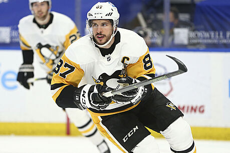 Kapitán Pittsburghu Sidney Crosby bhem zápasu proti Buffalu