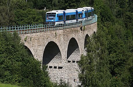 Jízdné v regionálních vlacích a autobusech v Libereckém kraji zdraí.
