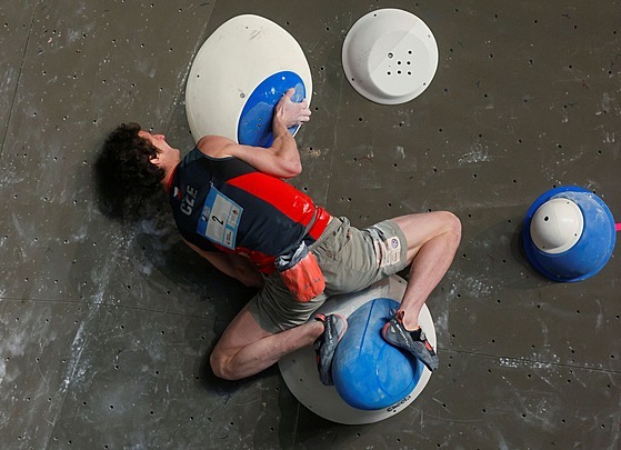 Adam Ondra vyhrál na prvním letošním Světovém poháru kvalifikaci v boulderingu