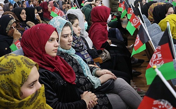 Afghánské ženy, mládež, aktivisté a vůdci se shromáždili na akci v Kábulu na...