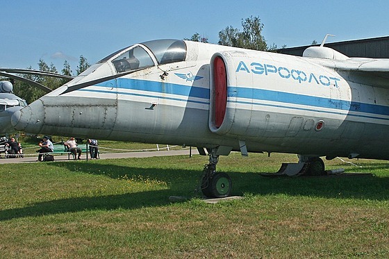 Mjasiščev M-17 (druhý letový prototyp, imatrikulace CCCP-17103), letecké muzeum...