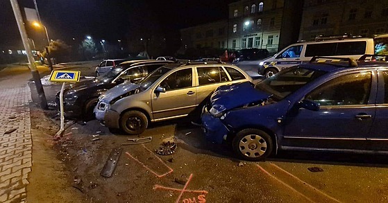 Řidič citroenu naboural ve Smržovce další tři auta.