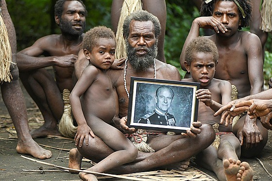 Na souostroví Vanuatu uctívají britského prince Philipa jako boha. (12. dubna...