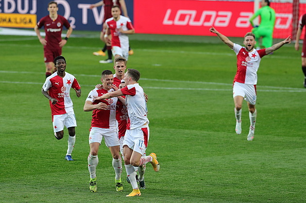 Slavia - Sparta 2:0, derby pro lídra, rozhodl gól Holeše do šatny