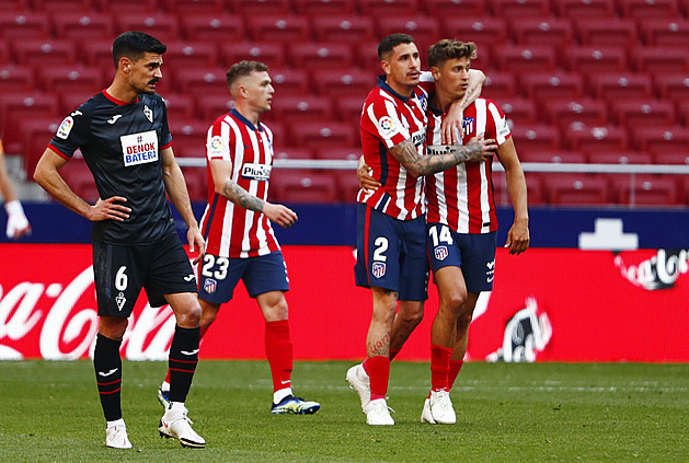 ONLINE: Atlético deklasovalo poslední Eibar a zůstává první, hraje Real